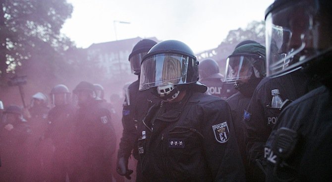 Безредици при протести в Берлин, над 120 полицаи са ранени
