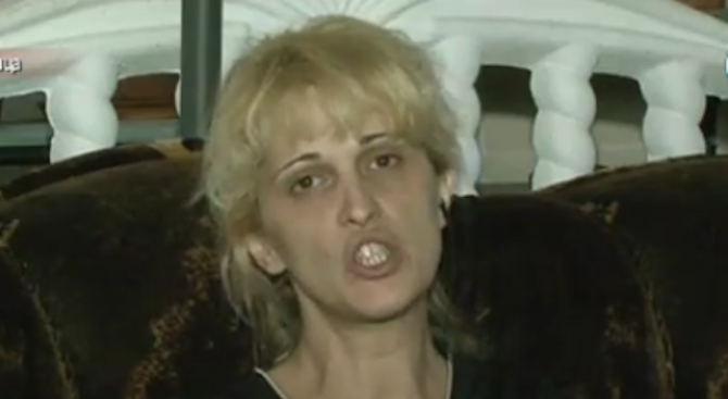Майката от Самораново плаши, че ще се запали пред полицията в Дупница