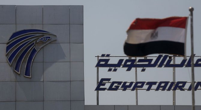 На Egypt Air е имало опити за гасене на огън