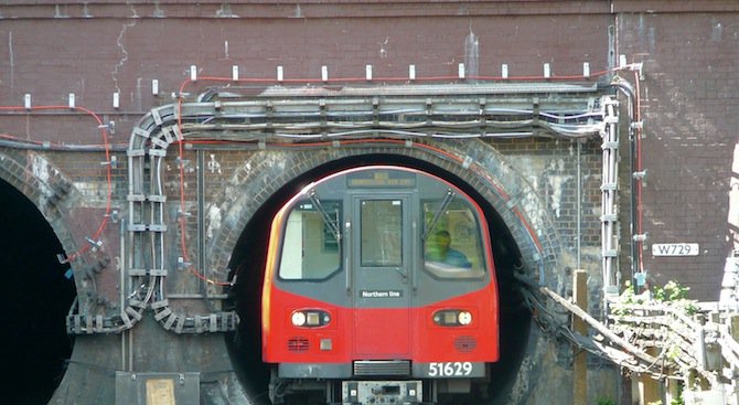 Паника в лондонското метро заради повреда на коловоз