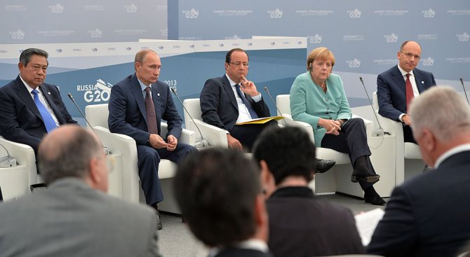 Путин, Меркел и Оланд обсъдиха политическото уреждане на украинската криза