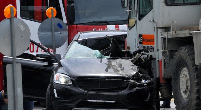 Тежка катастрофа между два автомобила край Бачковския манастир