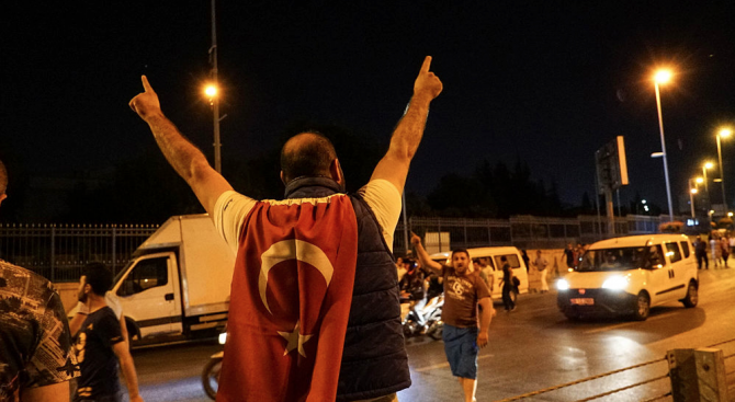 130 души са арестувани и най-малко 42 са загинали при опита за преврат в Турция