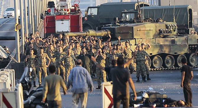 6000 души са задържани за участие в преврата в Турция