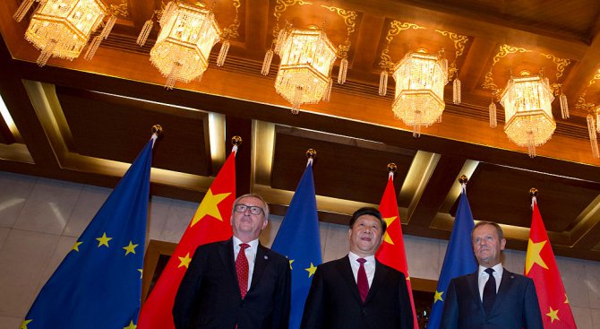 Лидерите на Китай и ЕС обсъдиха икономически въпроси в Пекин (снимки)