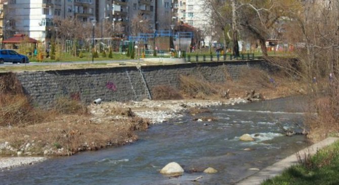 Пиян руски тийнейджър падна в река Бистрица в Благоевград