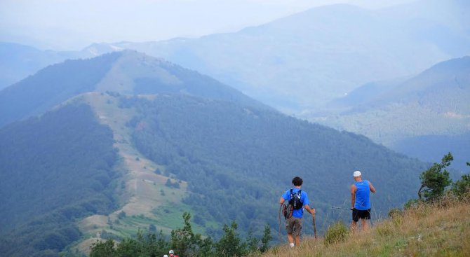 141 км пробягаха 46 маратонци в Стара планина (снимки)