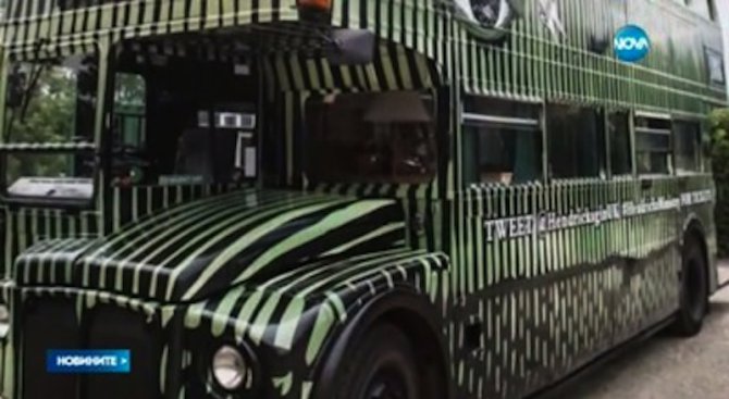 Автобус-краставица ще предлага джин на пътниците в Лондон