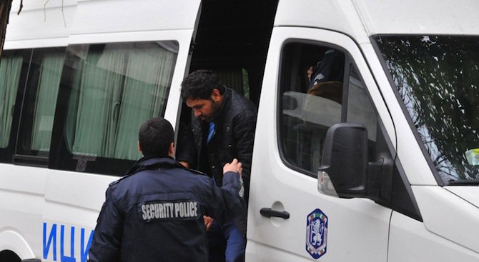 Хванаха 56 мигранти на българо-сръбската граница