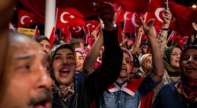 Наш университетски преподавател в Турция: Ситуацията в Истанбул остава тревожна