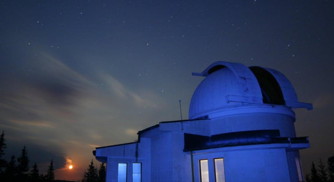 Обсерваторията в Рожен се руши
