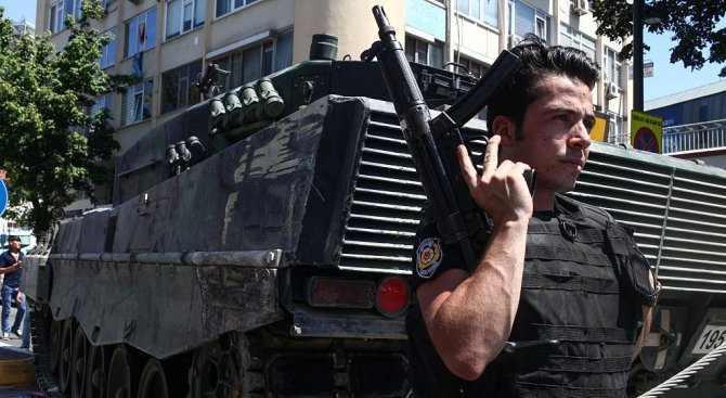 Обвиниха 99 генерали за опита за преврат в Турция