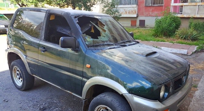 Подпалиха кола в Кюстендил (снимки)