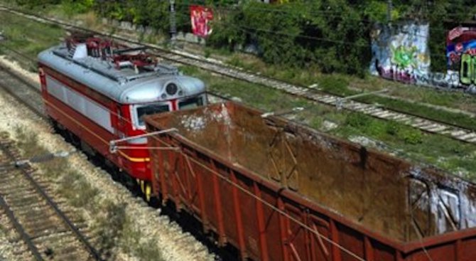 Влакът София-Бургас ще пътува само до Карнобат
