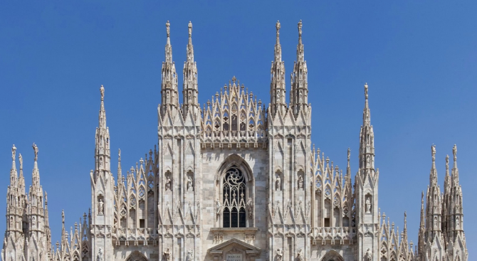 Американец преспа на покрива на Катедралата в Милано