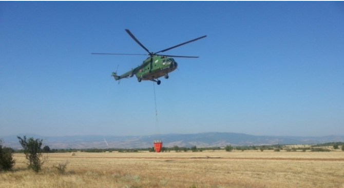 Около 1000 дка борова гора горят край Ардино, в гасенето се включиха военни хеликоптери (обновена+сн