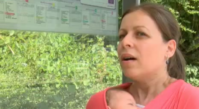 Искат билет за градския транспорт на 2-месечно бебе