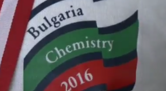 Българчета с четири медала от международната олимпиада по химия (видео)