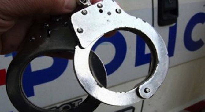 Полицията е задържала четирима за измами по телефона