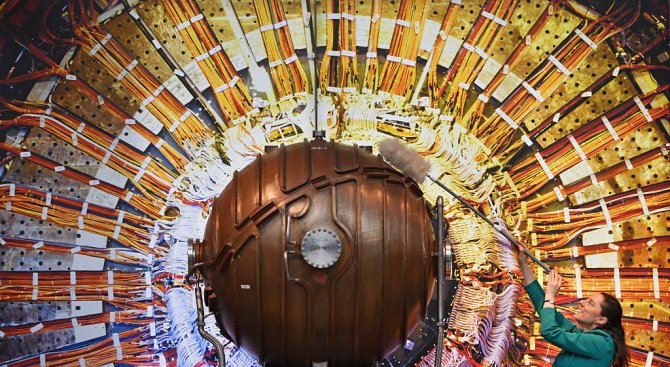 Големият адронен колайдер не е намерил нова частица