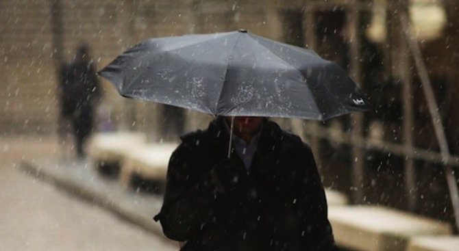 Климатолог: Студ в България, чакат ни бури и градушки