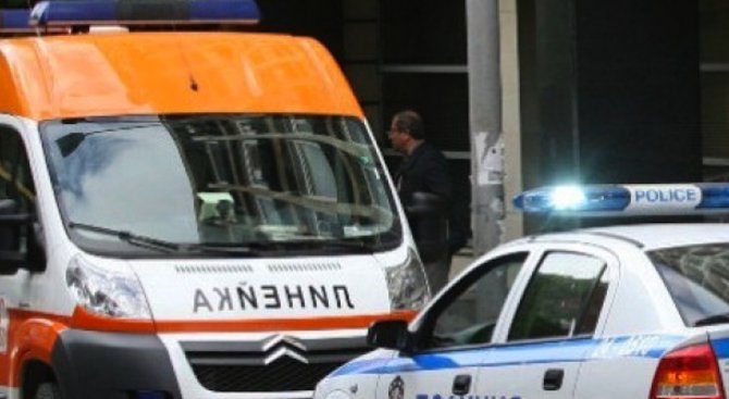 Кола уби пешеходец край Ябълково, шофьорът избяга