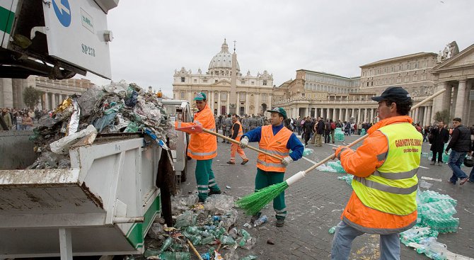 Криза с боклука в Рим притисна новата кметица