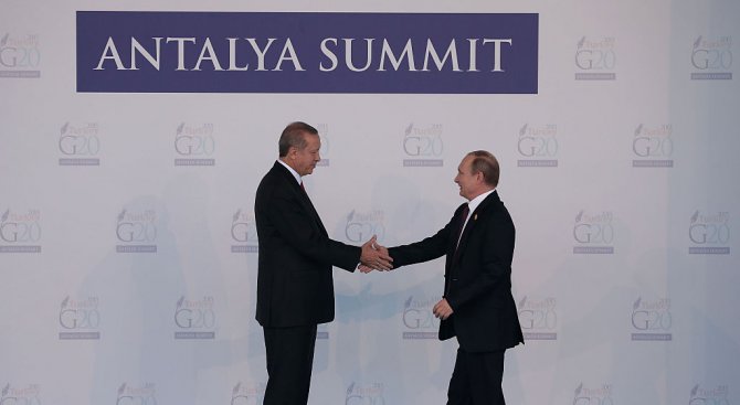 Медия от Москва: Турски поток е по-вероятен проект в сравнение с тръбата към България