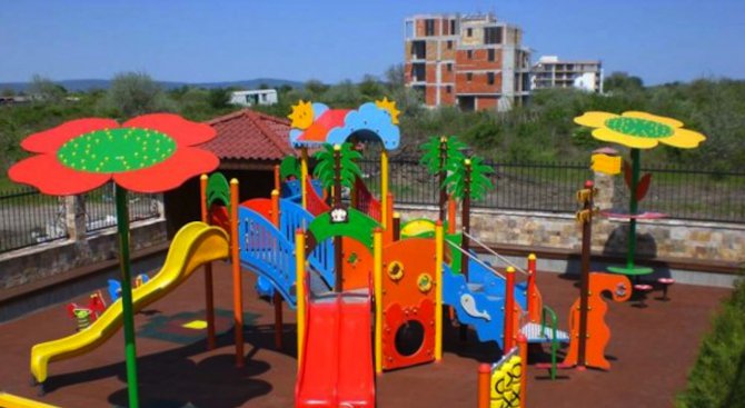 Обновиха детска площадка в горнооряховско село
