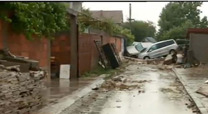Потърпевши от стихията в Скопие: Водата нямаше удържане, ужасът беше неописуем (обновена+видео)