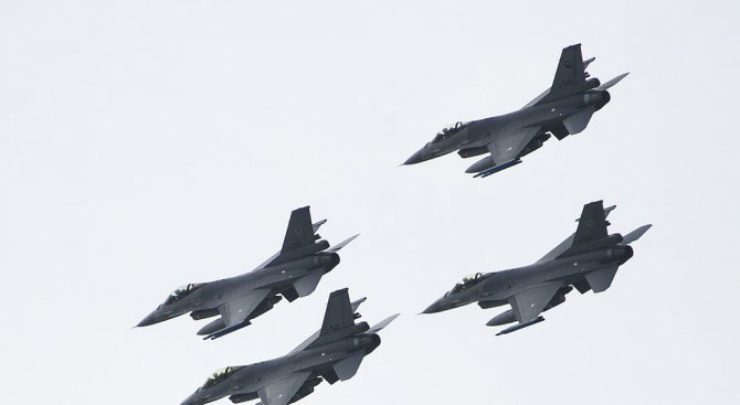 Руски самолети унищожиха обекти на ИД (видео)
