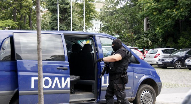 Седем трафиканти на дрога арестувани при спецакция на ГДБОП в Петрич