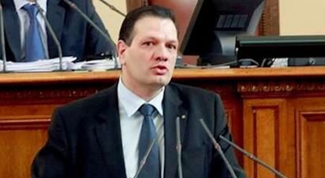 Депутат: Предаването на Бююк може да е компромис за тираджията Фарук