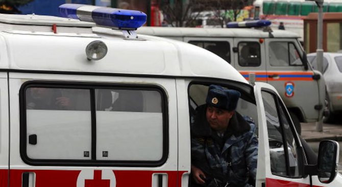 Въоръжени с брадви и пистолети нападнаха ченгета в Москва