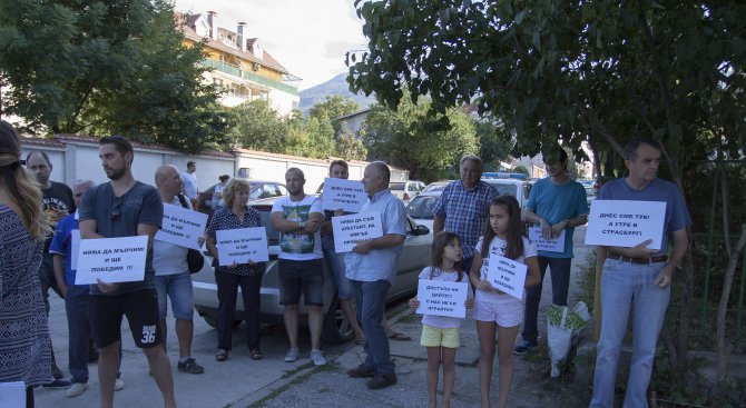 Граждани от „Павлово” протестираха срещу незаконна ограда