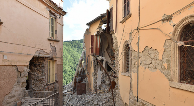Сеизмолог обясни причината за земетресението в Италия