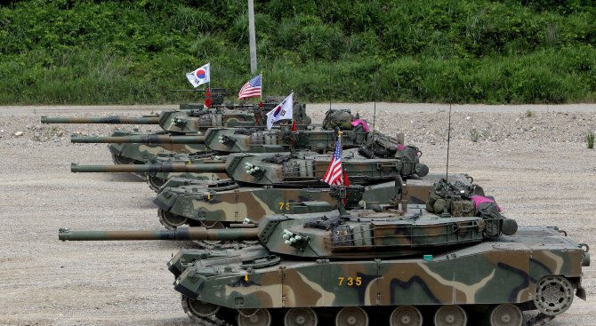 Сеул и Вашингтон започнаха военни маневри