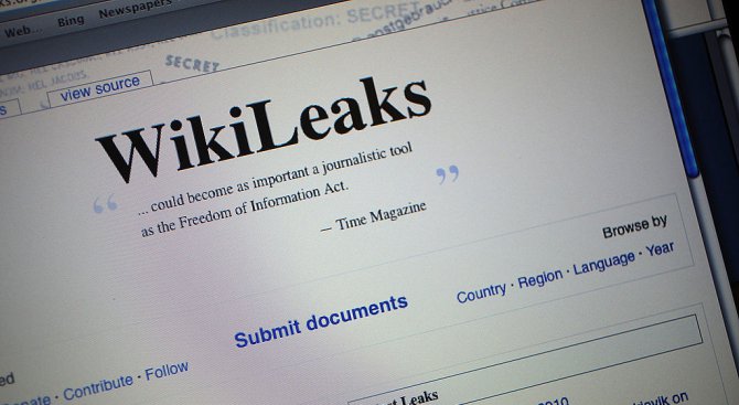 Уикилийкс излага на показ лични данни на стотици обикновени хора