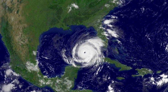 Бурята Ермина се сформира в Мексиканския залив и приближава Флорида