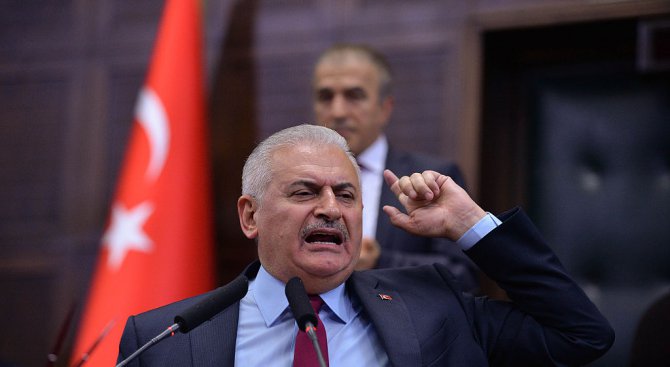 Йълдъръм: Турция няма да спре военната си офанзива в Северна Сирия