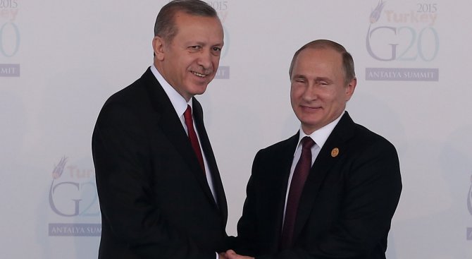 Непринуденост и шеги между Путин и Ердоган