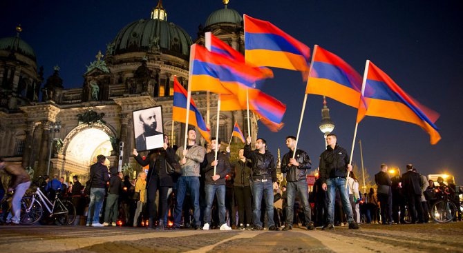 За да угоди на Анкара, Берлин се дистанцира от Арменския геноцид?