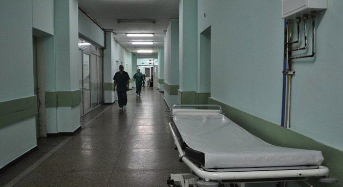 Гаф на чиновник лиши болницата в Дупница от 18 000 лв.