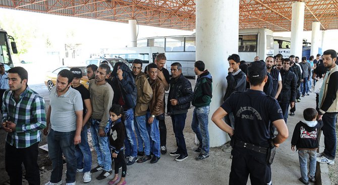 Първа група сирийци се върна от Турция в Северна Сирия