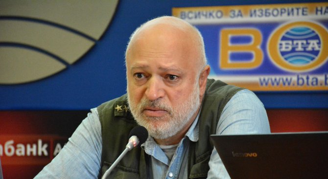 Велислав Минеков: Управляват ни прости хора, Борисов трябва да си ходи веднага