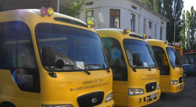 Автобусите, които извършват превоз на деца, са сигурни и безопасни, потвърдиха от ИААА