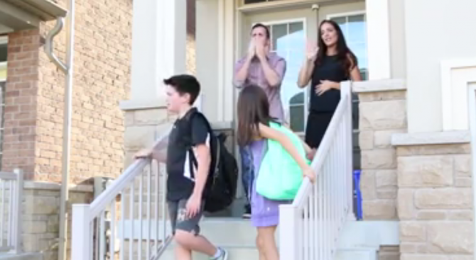 Вижте какво се случва, когато децата тръгнат на училище (видео)