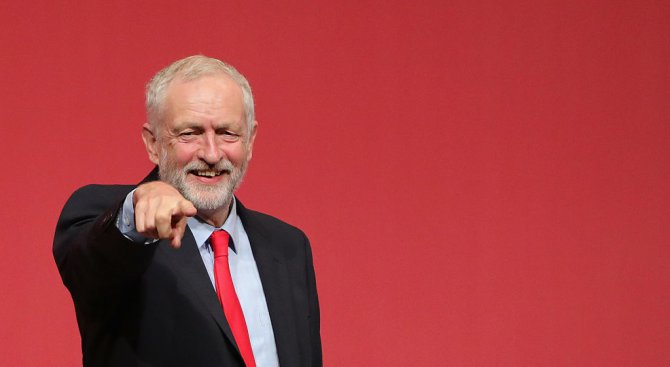 Лидерът на Лейбъристката партия преизбран с голямо мнозинство (снимки)