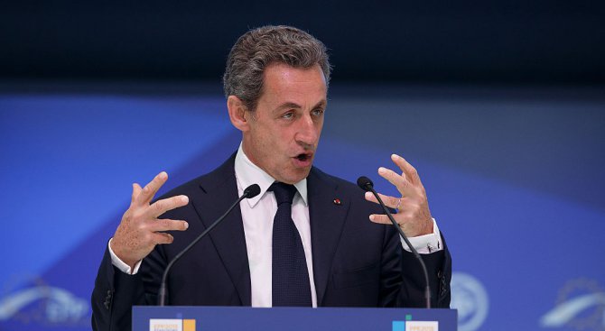 Саркози: Имигрантите трябва да живеят като французи
