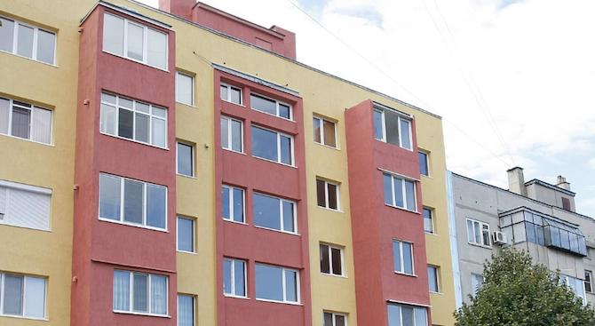 Първият саниран жилищен блок в Пазарджик бе открит официално